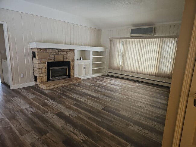 Building Photo - 3 bedroom 3 bath!!!~