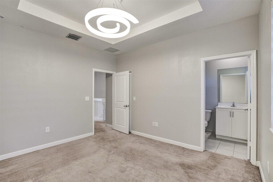 Building Photo - 389 NE 208th Ter
