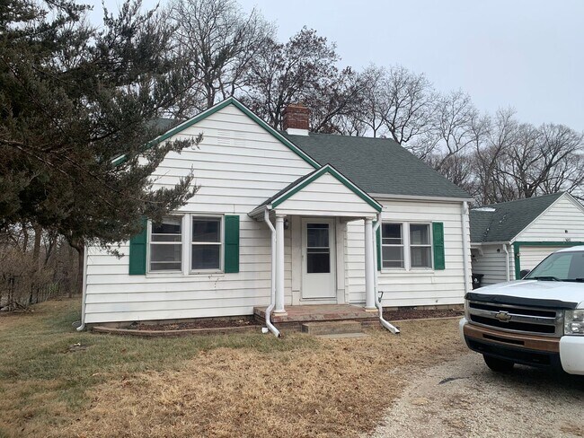 Building Photo - 4-bedroom house for RENT