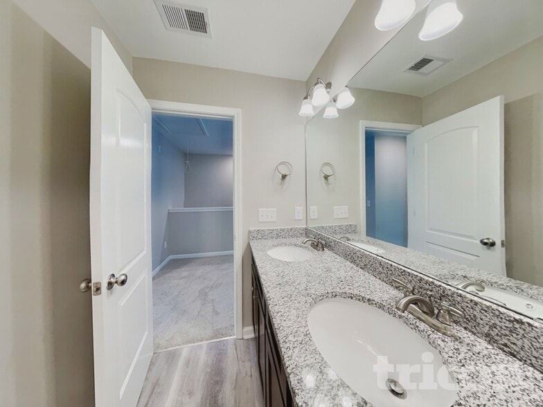 Building Photo - 422 Providence Plantation Cir