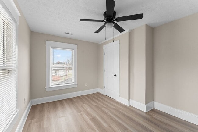 Building Photo - 703 Hamilton Ave