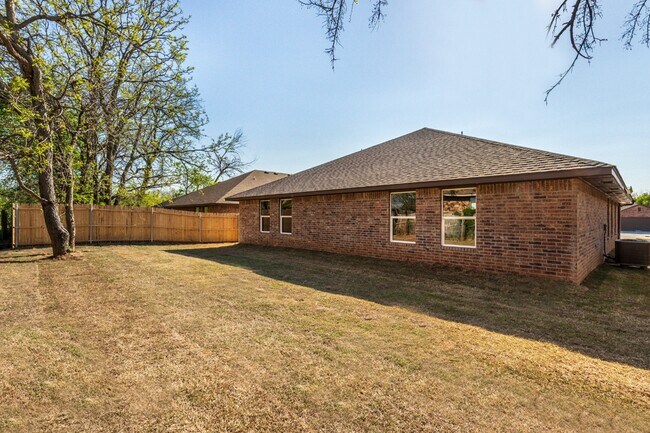 Building Photo - 320 Chalk Hill Ct
