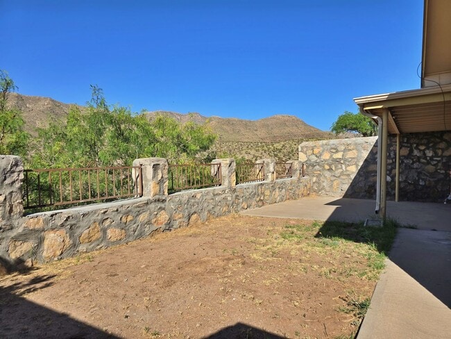 Building Photo - Mountain view cozy Home Ready for move in
