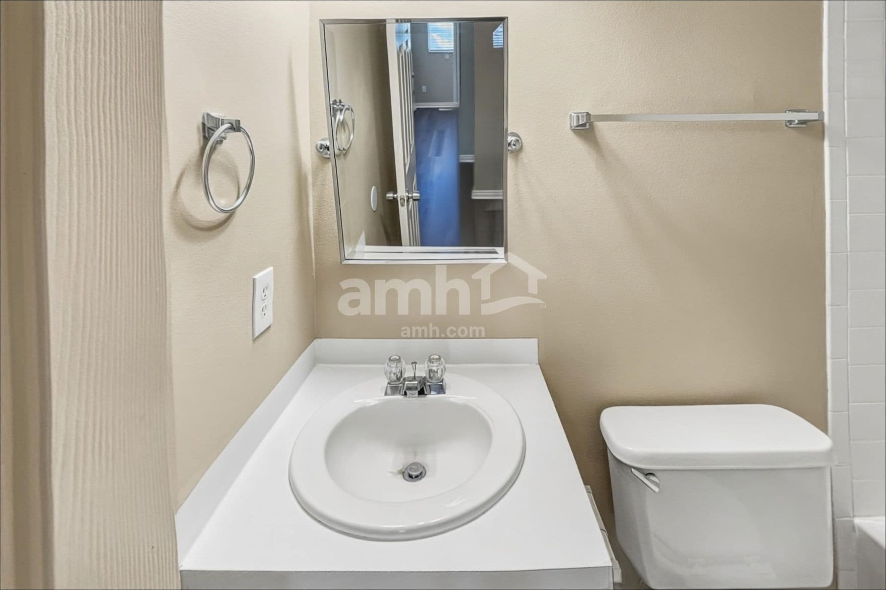 Building Photo - 272 S 590 W