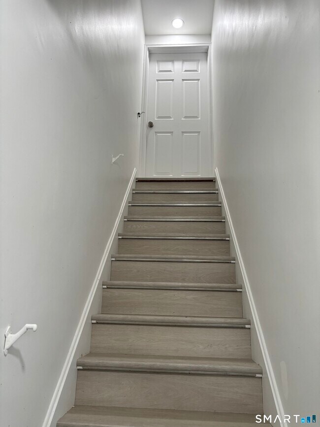 Building Photo - 23 Roosevelt Ave