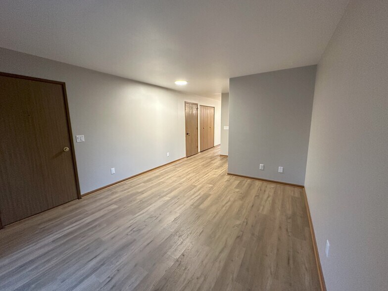 Building Photo - 2046 Cliff Alex Ct S