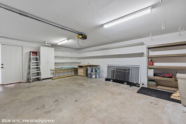 Building Photo - 931 Chaparral Dr