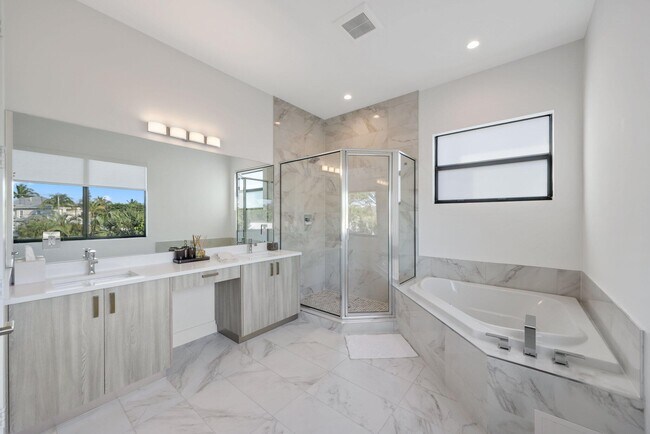 Building Photo - 2201 Florida Blvd