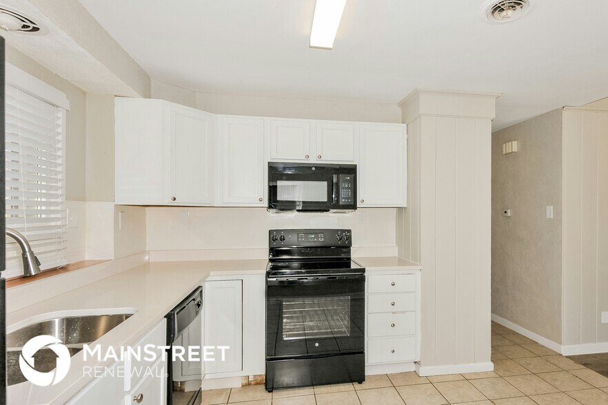 Building Photo - 8412 Chalons Ct