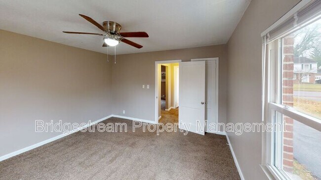 Building Photo - 721 Golfview Ave