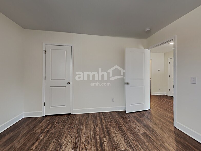 Building Photo - 2932 Throneberry Ln