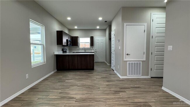 Building Photo - 17 S 43rd St