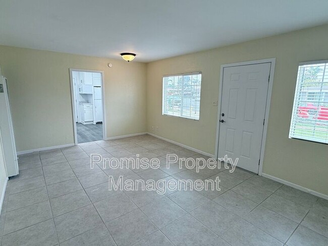 Building Photo - 1601 Walton St