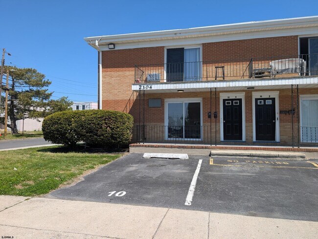 Building Photo - 2304 Hamilton Ave