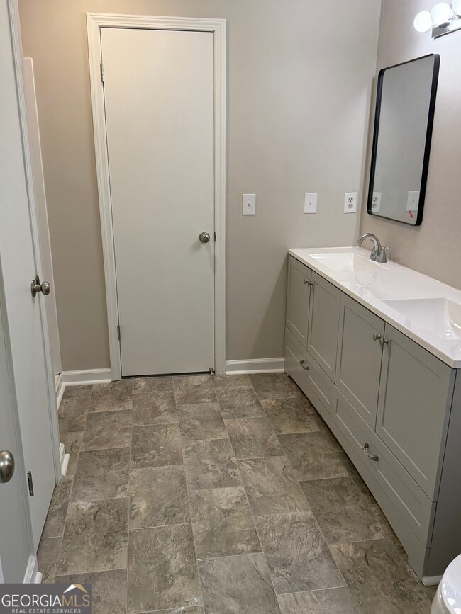 Building Photo - 731 Moon Bridge Rd