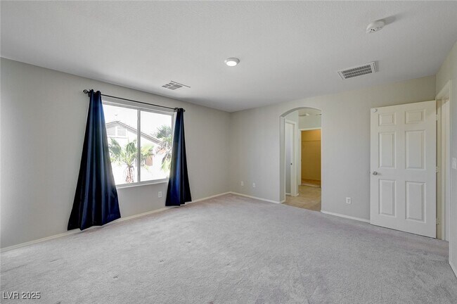 Building Photo - 2586 Begonia Valley Ave