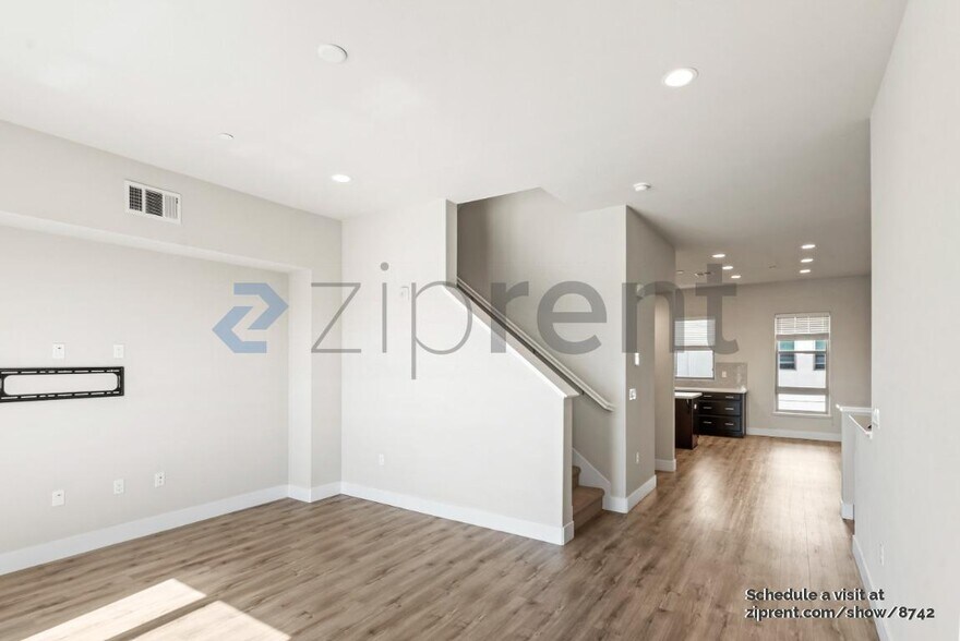 Building Photo - Unit
