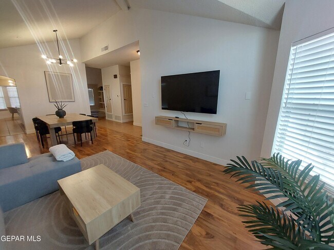 Building Photo - 14021 Highweed Dr