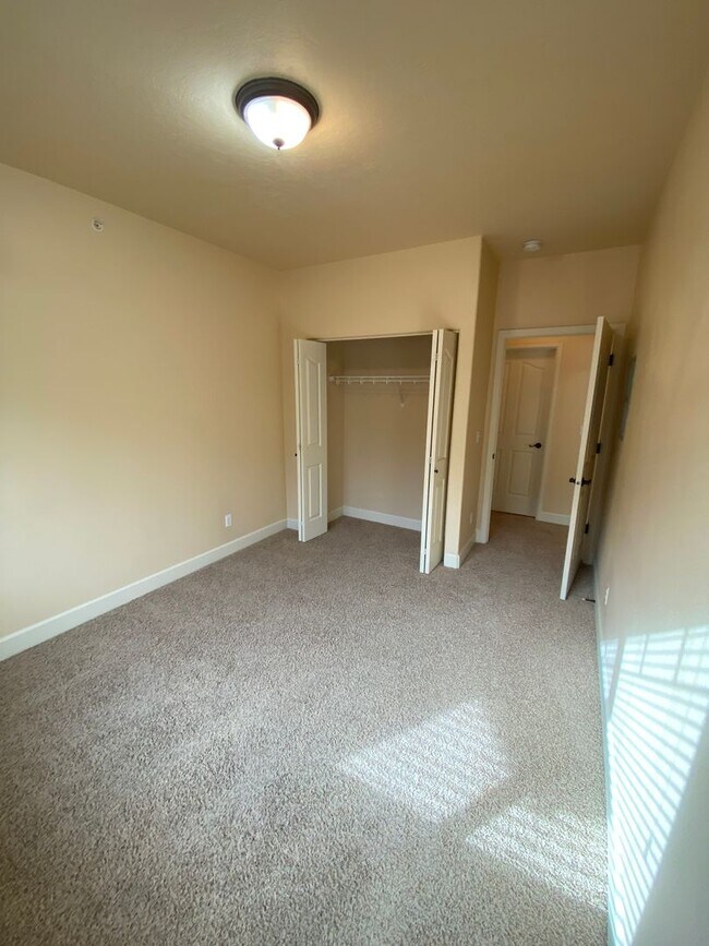 Building Photo - PHEASANT RUN CONDO (PR#37)