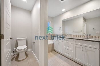 Building Photo - 4 BED & 3.5 BATH Townhouse FOR RENT