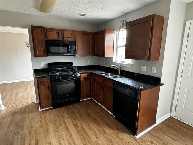 Building Photo - 2463 Meadow Spring Dr