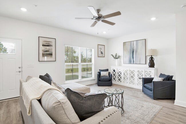 Building Photo - 26974 Prt Washington Ln