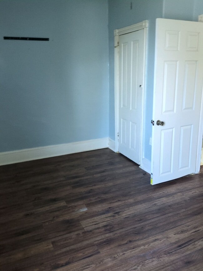 Building Photo - 714 E 22nd St