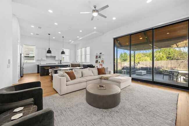 Building Photo - 7308 Cordoba Dr