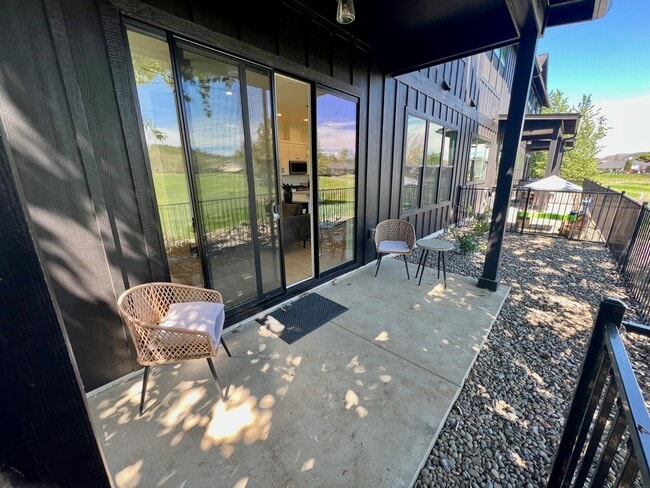 Building Photo - 107 Golf Vw Dr