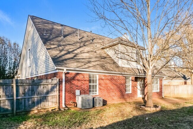 Building Photo - 2960 Woodland Ash Cove