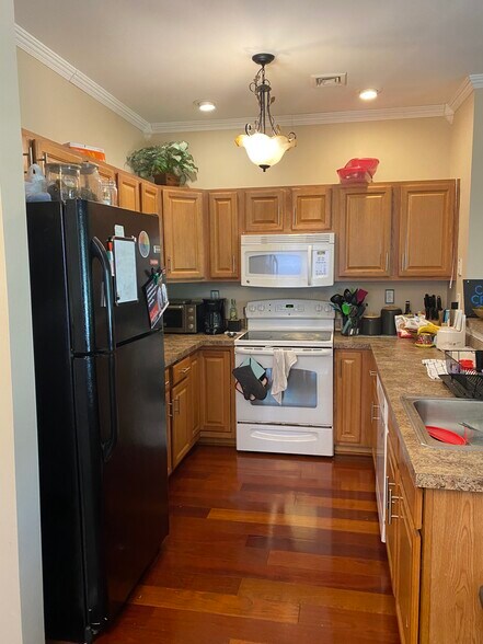 Kitchen - 1533 Crest Park Ct