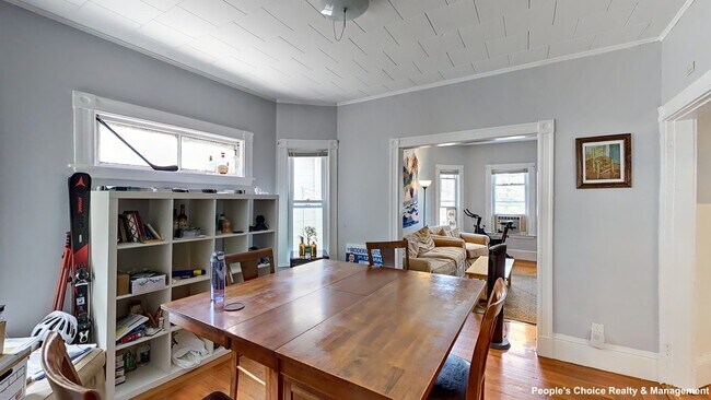 Building Photo - 52 Grove St