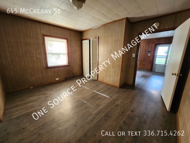 Building Photo - 645 McCreary St