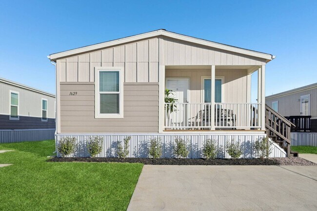 Building Photo - 1629 American Dr