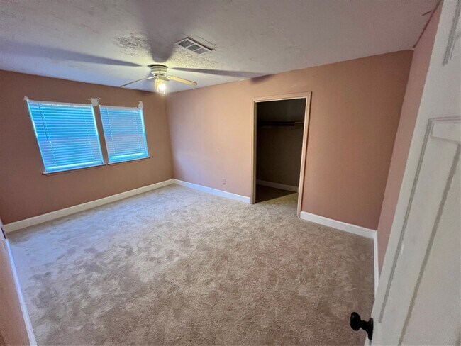 Building Photo - 12239 W Village Dr