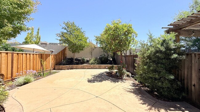 Building Photo - Beautiful 4BD/3BA, Two-Story Townhome in Alamo Creek, Danville- Available NOW!