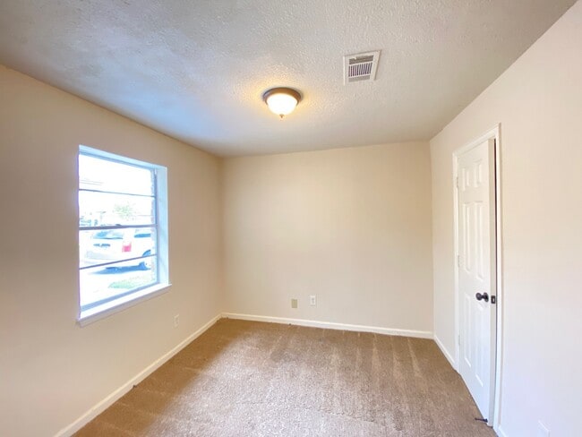 Building Photo - 521 26th Ave N