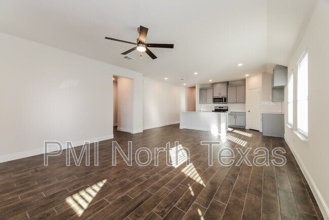 Building Photo - 515 Parrino pkwy