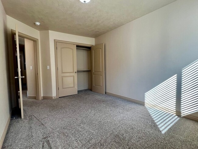 Building Photo - PRICE REDUCED:  LG 4-BED TOWNHOUSE NOW $1,995