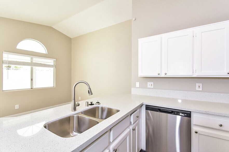 Building Photo - 7017 Desert Clover Ct