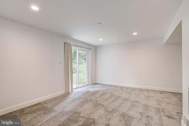 Building Photo - 9351 Pan Ridge Rd