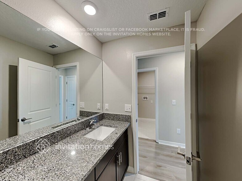 Building Photo - 10355 Blue Plume Ct