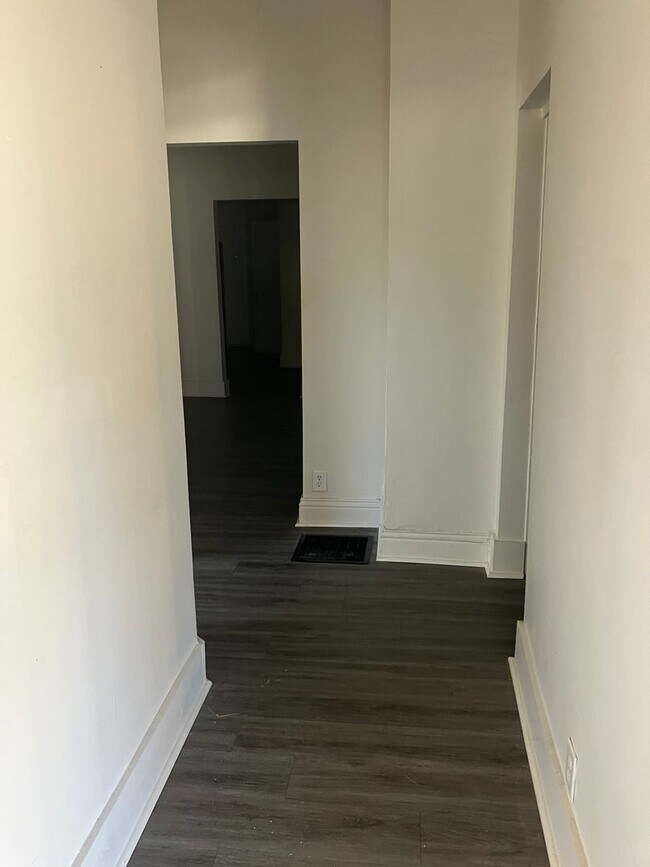 Primary Photo - 803 E Washington St