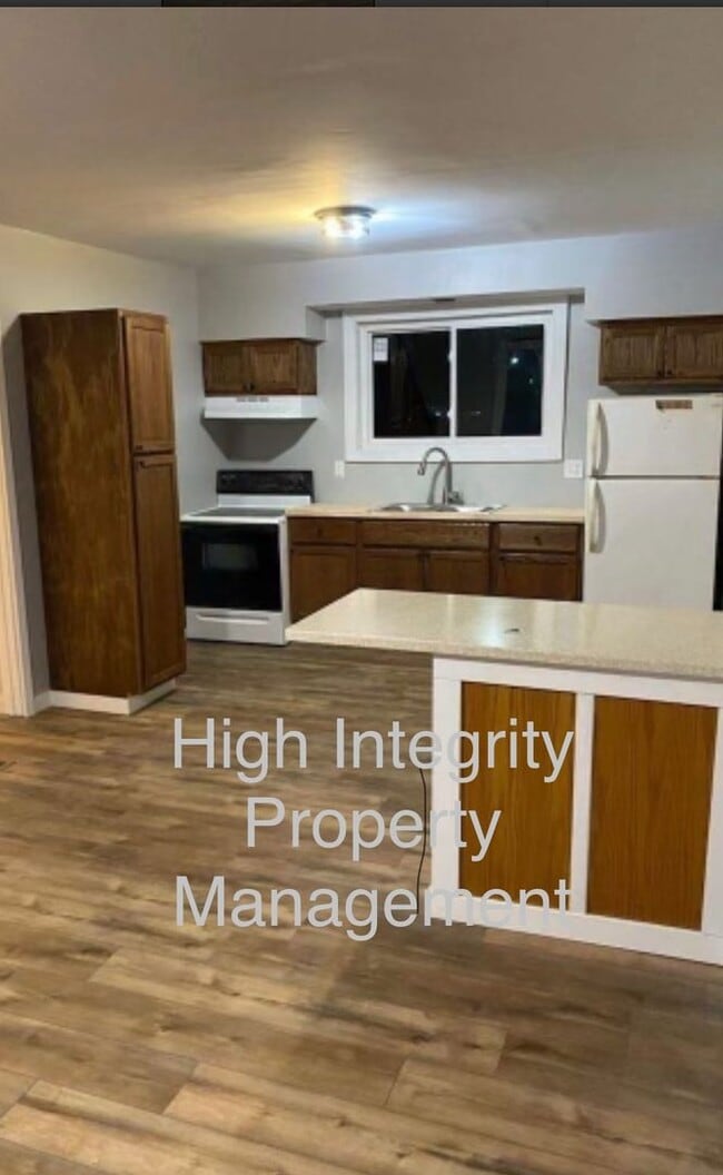 Building Photo - 3032 Lake Rd