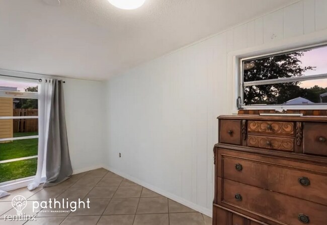 Building Photo - 2 br, 1 bath House - 4610 Sloan Avenue UNIT