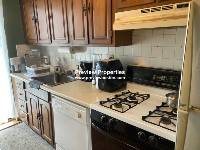 Building Photo - 1734 Commonwealth Ave