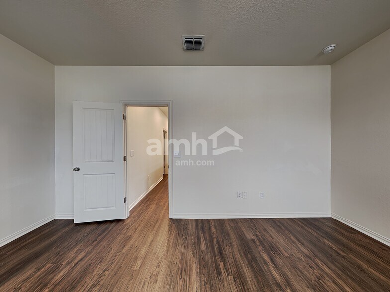Building Photo - 2737 Wolfcreek