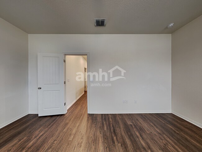 Building Photo - 2737 Wolfcreek