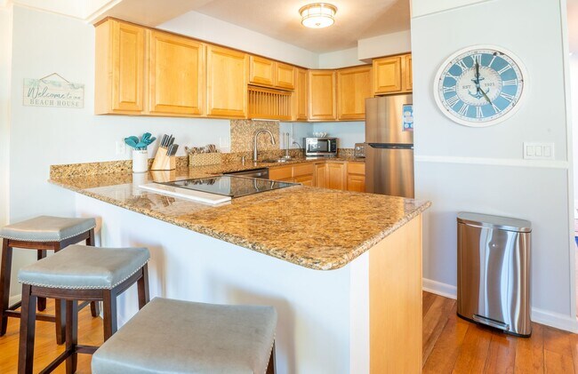 Building Photo - PERFECT OCEANFRONT WINTER WORK-FROM-HOME GETAWAY