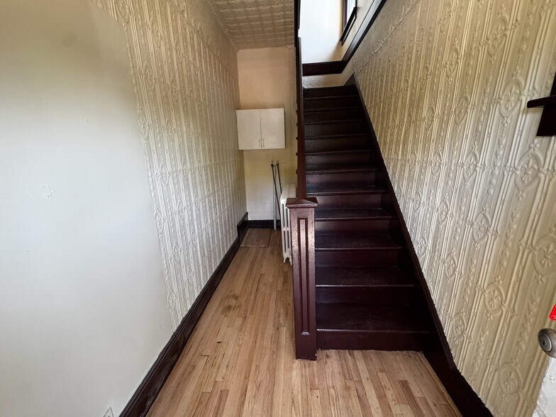 Building Photo - 226 Glen Cove Ave